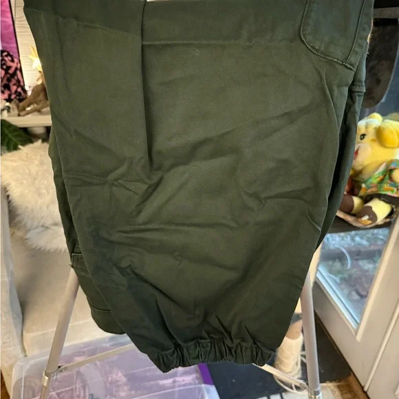 Torrid Dark Green Cargo Pants - Picture 1 of 3